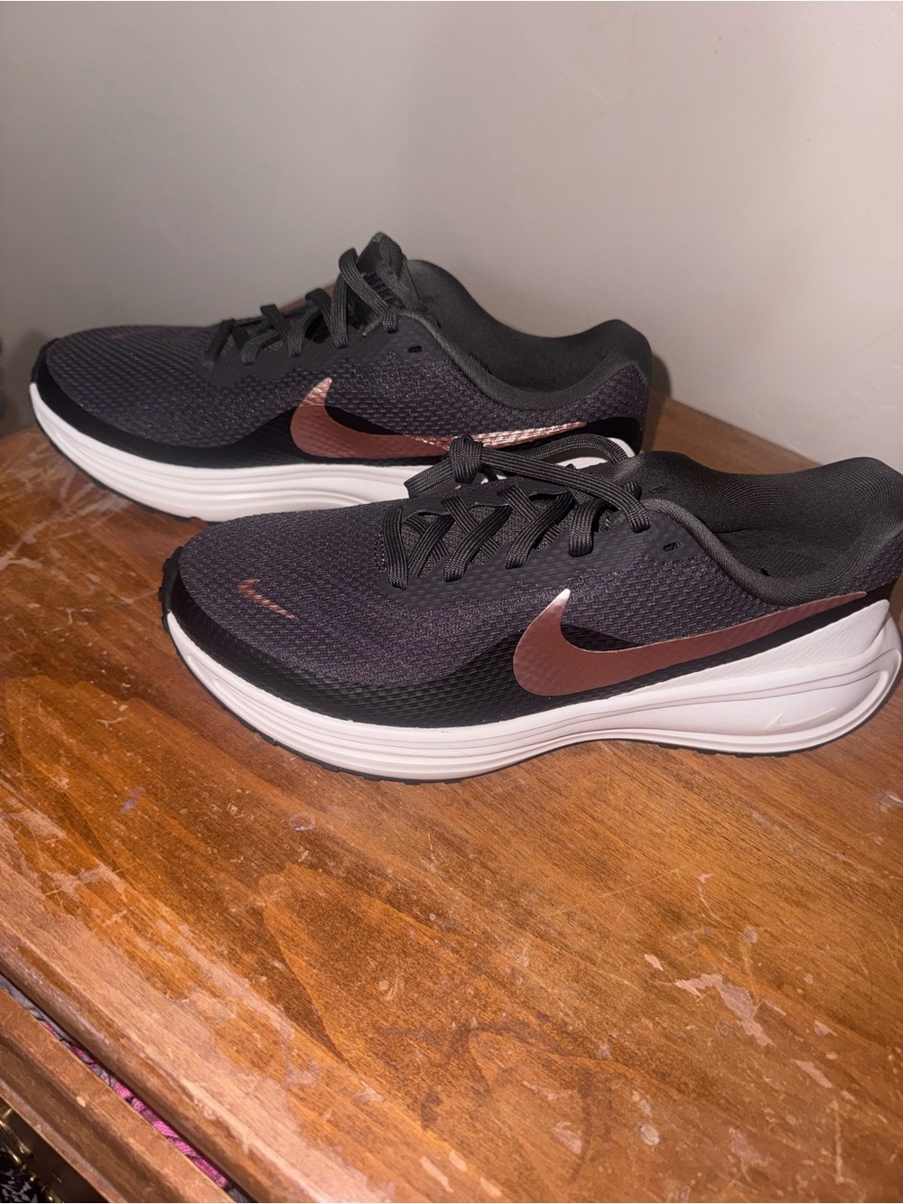 Nike Revolution 8 Women's Running Shoe - Ash/Metallic with Rose Gold Swoosh - Picture 3 of 6